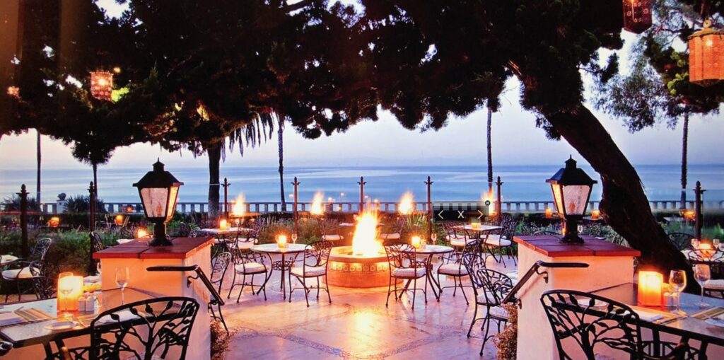 A fire pit in the middle of an outdoor patio.